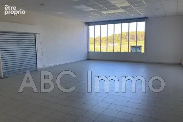 Commerce 564 m² à vendre à Saint-Cannat (13760) - photo 4