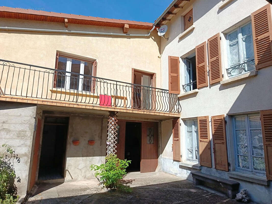 Maison à CHAURIAT