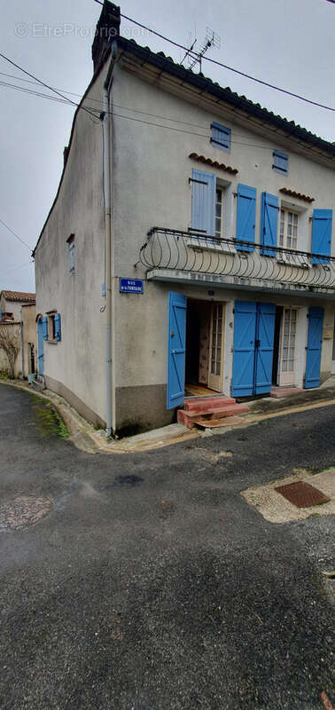 Maison à SAINT-MEME-LES-CARRIERES