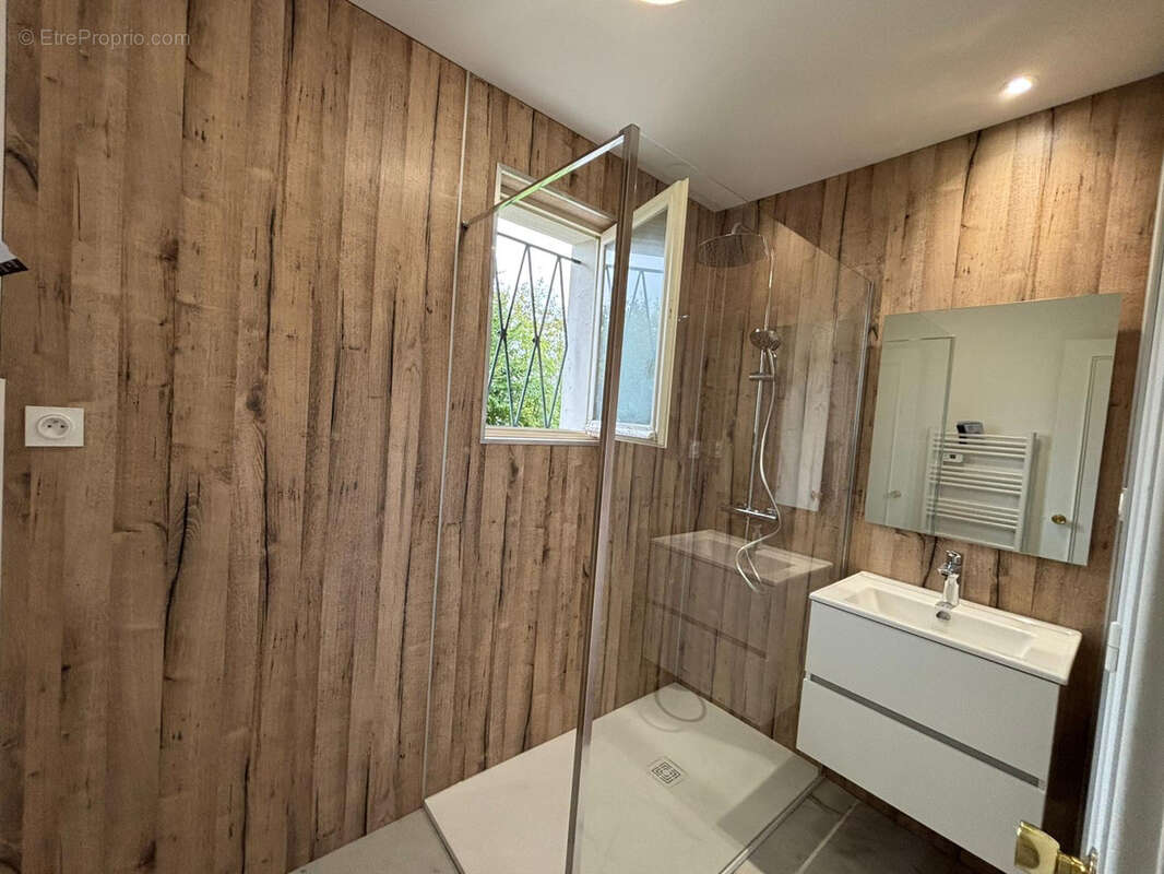 Maison à SAINT-CYR-SUR-MENTHON