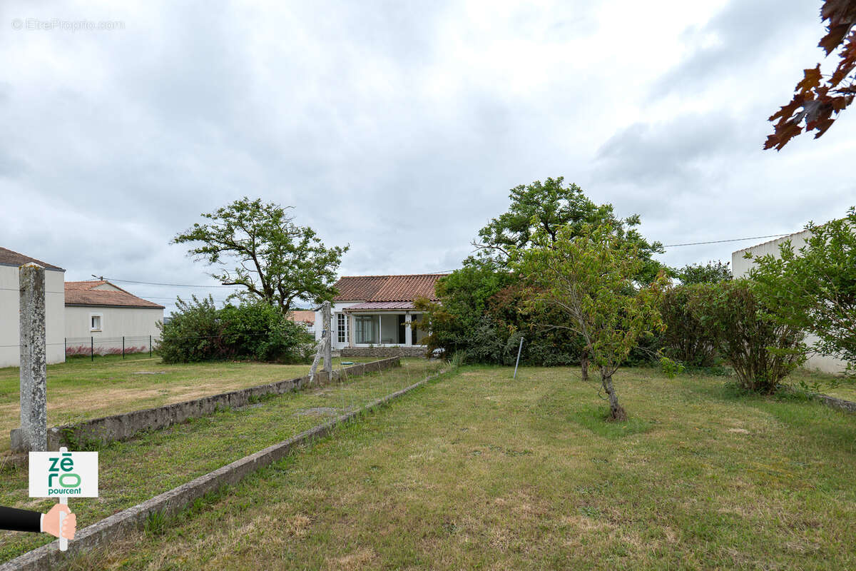 Maison à MOUZEUIL-SAINT-MARTIN
