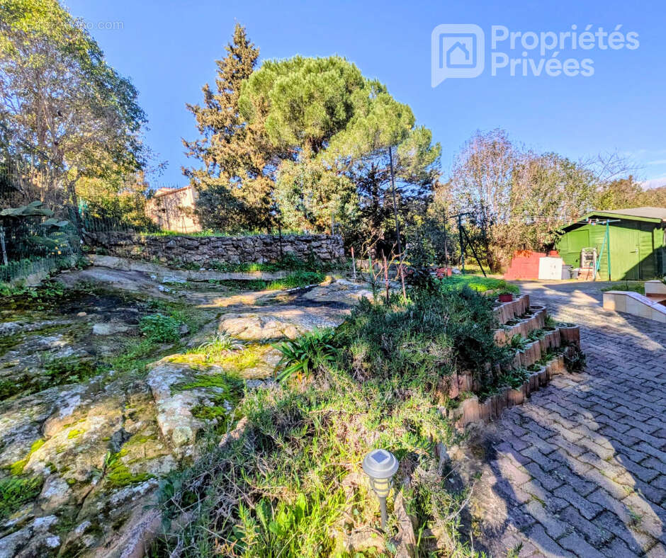 Maison à ROQUEBRUNE-SUR-ARGENS