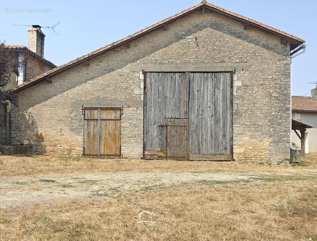 Maison avec dependances - photo 11