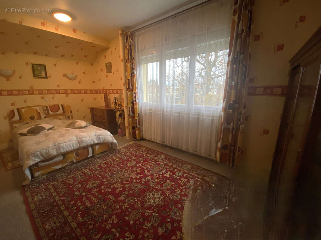 Maison à SAINTE-GENEVIEVE-DES-BOIS