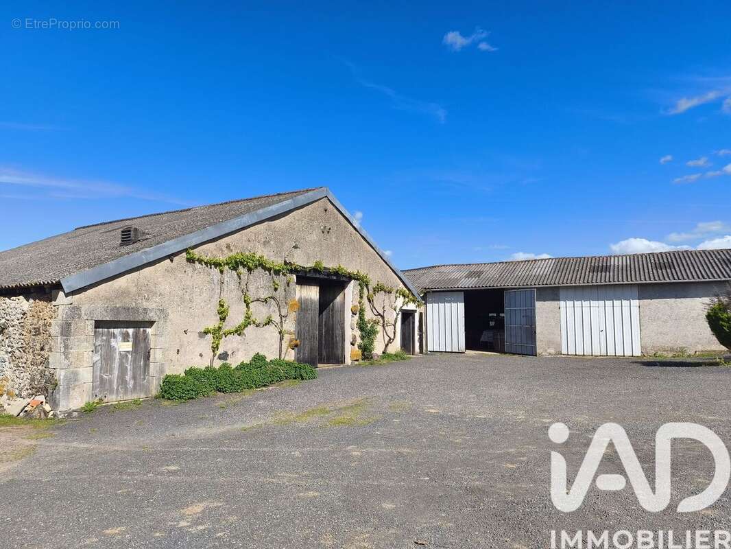 Maison 154 m² à Adriers  - photo 7