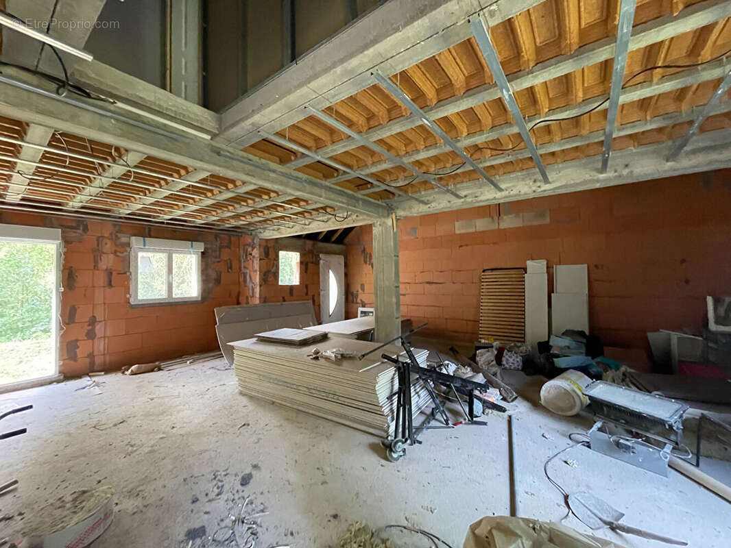 Maison à ORMOY-LA-RIVIERE