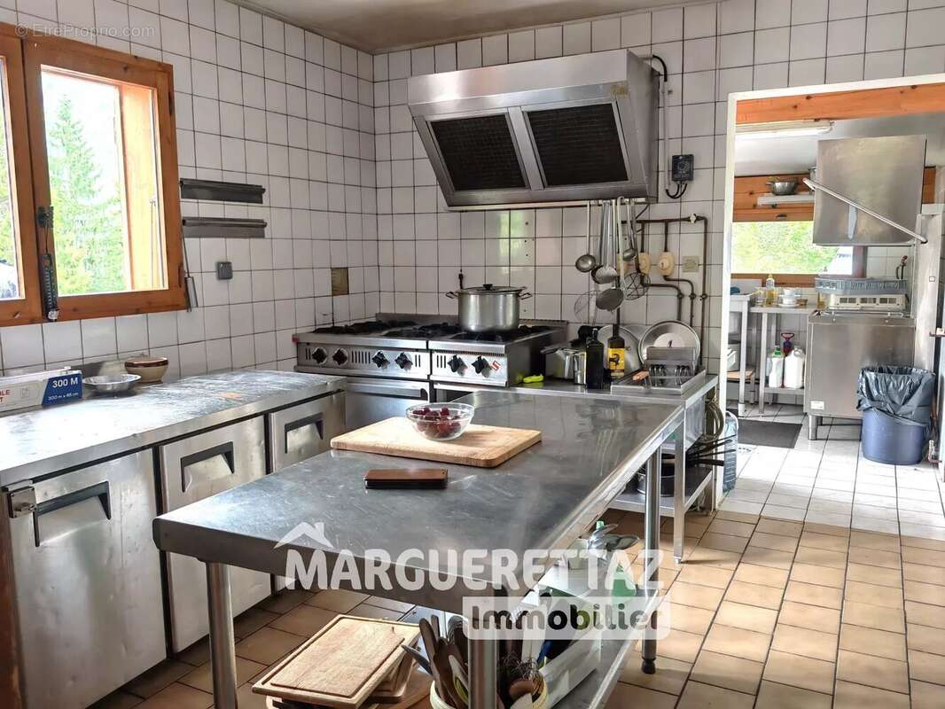 Commerce à SIXT-FER-A-CHEVAL