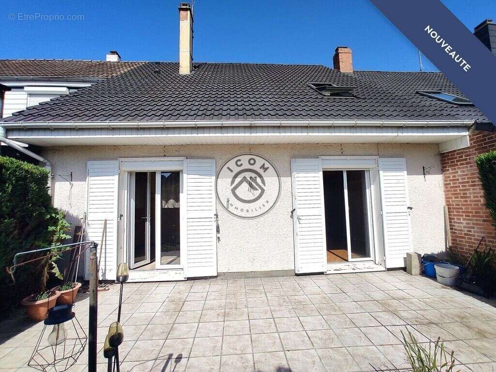 Maison à LEVAL