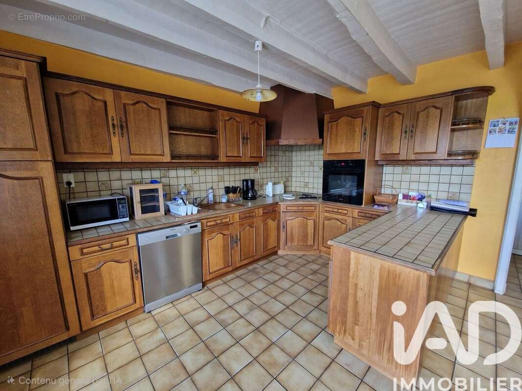 Maison 138 m² à Rouillac  - photo 5