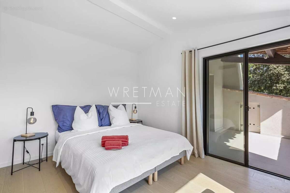 Maison à ROQUEFORT-LES-PINS