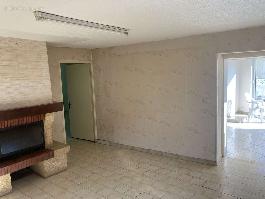 Maison à FAYE-LA-VINEUSE