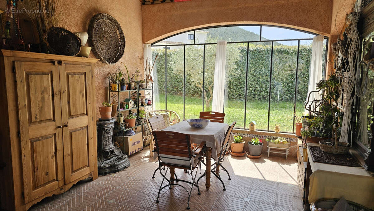 Maison à BAGNOLS-EN-FORET