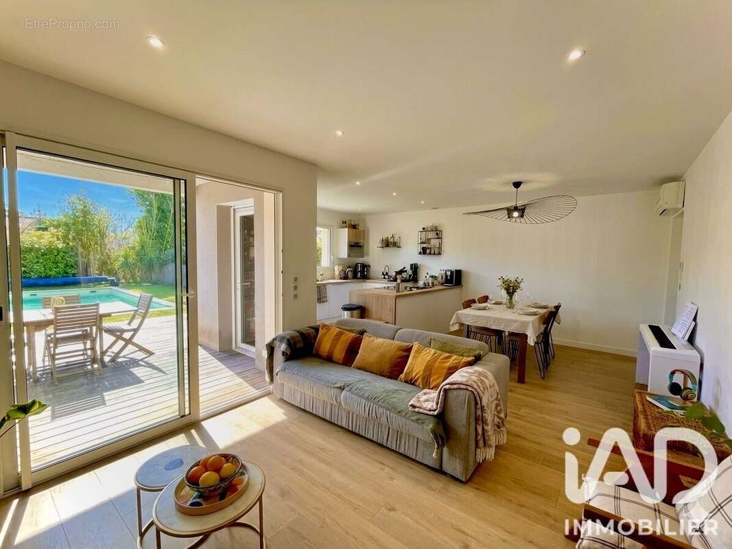 Maison 82 m² à Cogolin  - photo 4