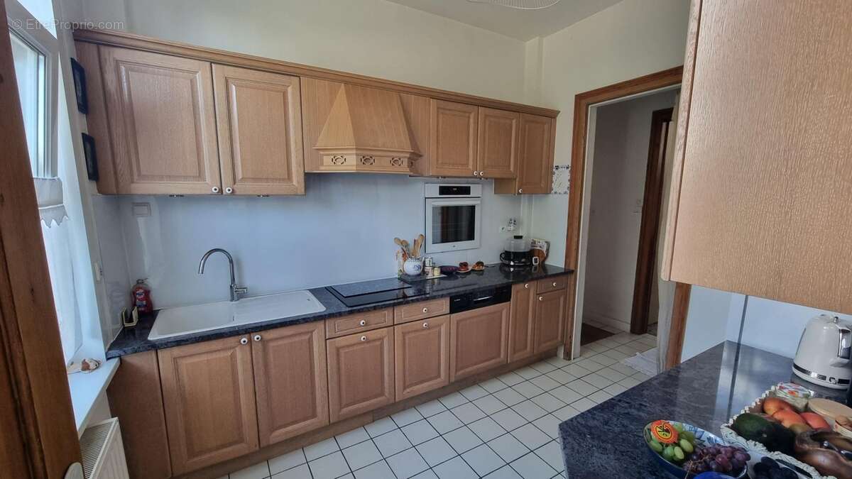 Maison bourgeoise de caractère  sur 3 niveaux–7 chambres – 2 salles d'eau,2 WC  Idéale pour une grande famille ou un investisseu - photo 9