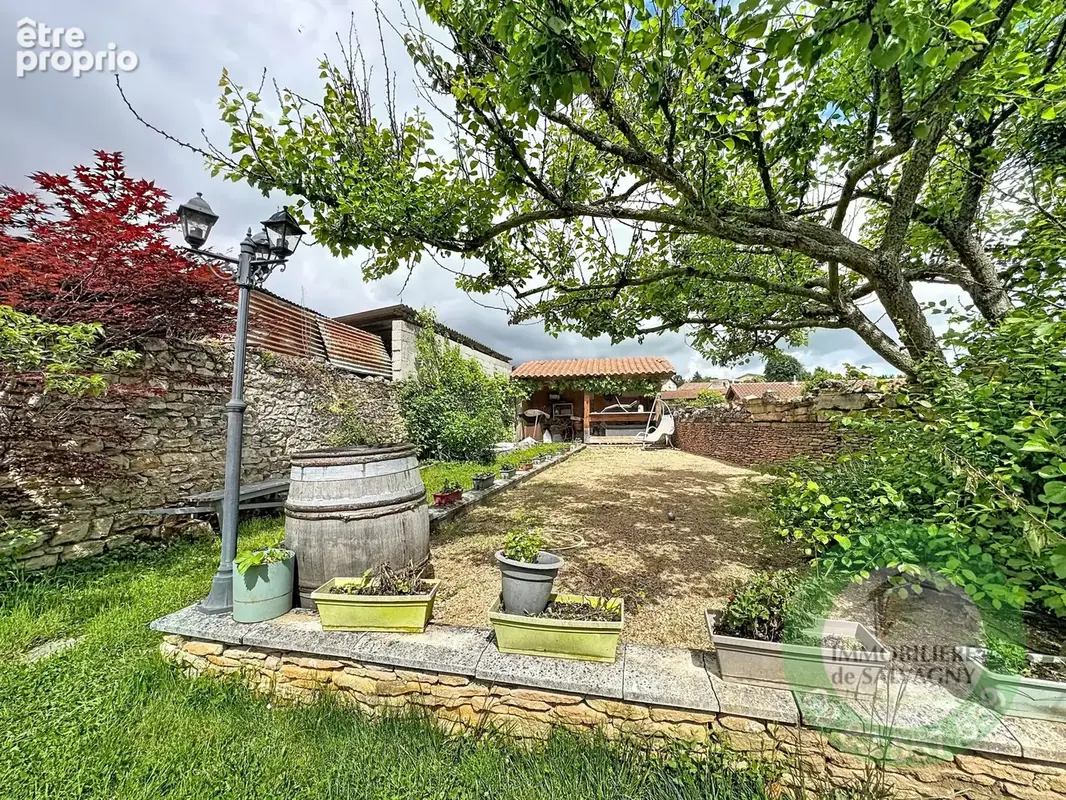 A vendre maison de caractère avec jardin et dependances a morancé - photo 3