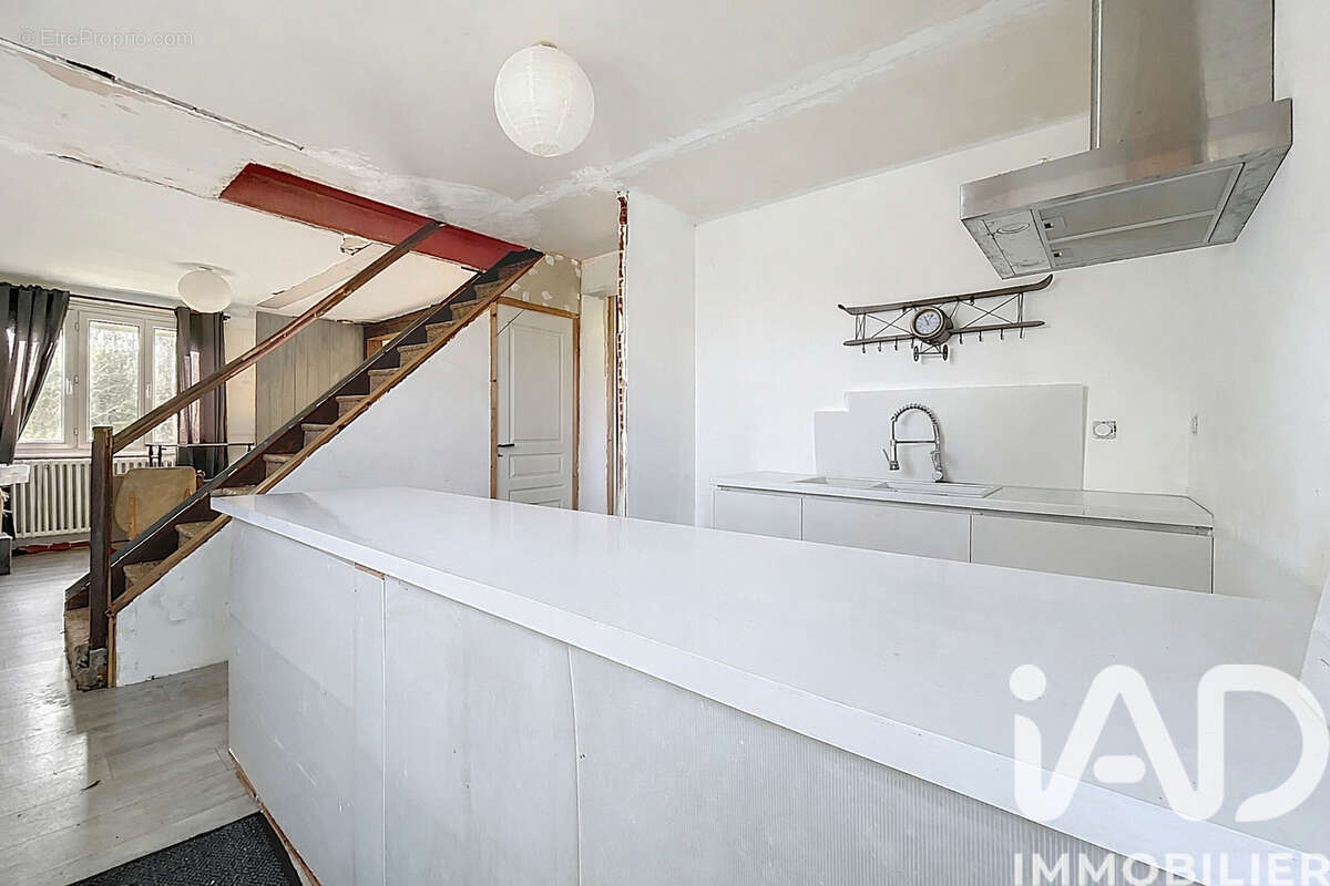 Maison 77 m² à Saint-Caradec  - photo 5
