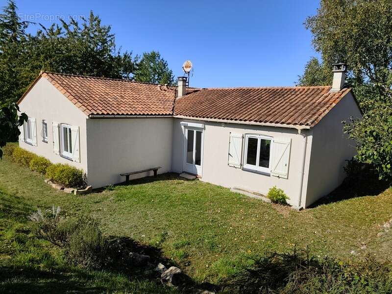 Maison à RUELLE-SUR-TOUVRE