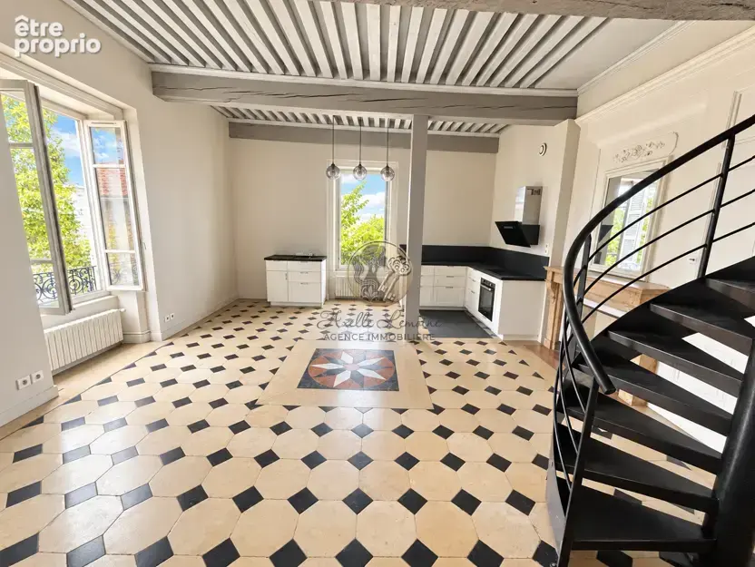Appartement de charme de 66 m2 en duplex dans une propriété bourgeoise   Vue sur les Monts d’Or - photo 9
