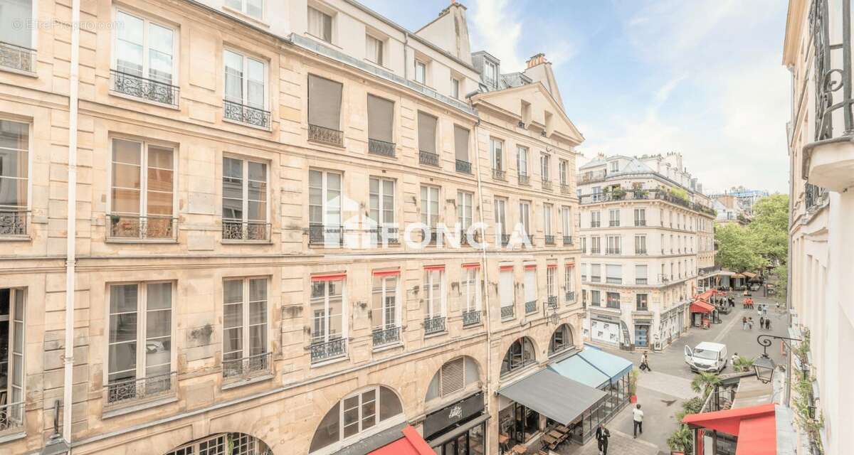 Appartement à PARIS-1E