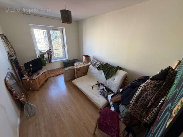 Appartement à SAINT-GENEST-LERPT