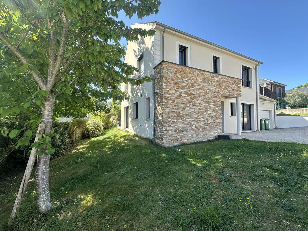 Maison à CRESPIERES