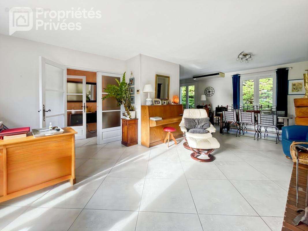 EN EXCLUSIVITÉ - Villa plain-pied 4 faces avec studio indépendant - photo 5