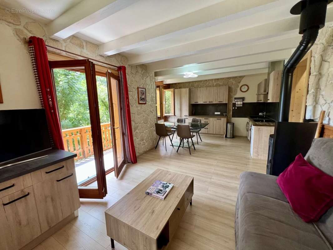 Chalet rénové en deux appartements - photo 7