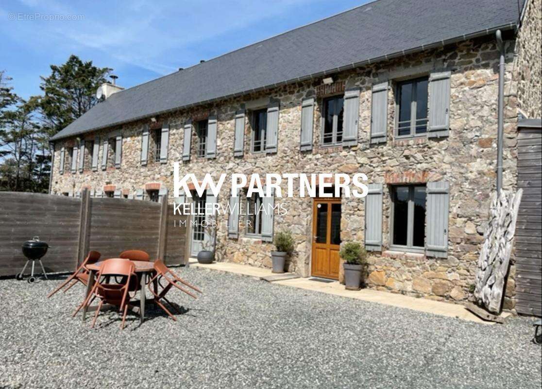 Maison à AGON-COUTAINVILLE