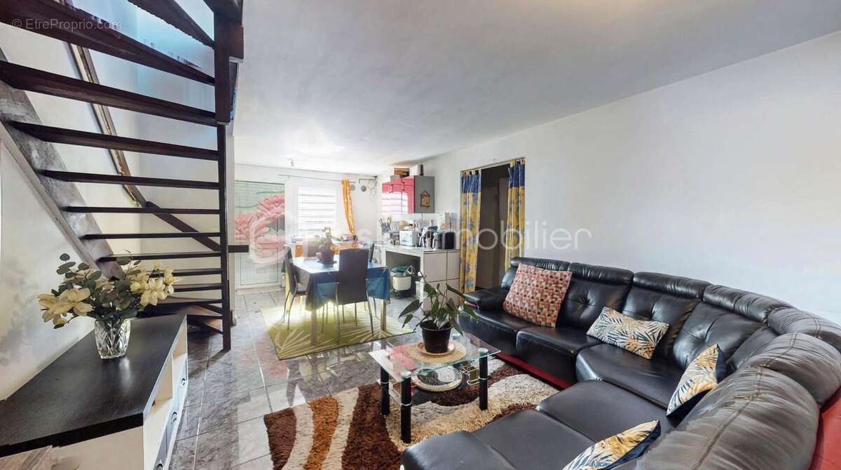 Maison F4 de 110 m² à Saint-Pierre (Basse-Terre) : une opportunité à saisir rapidement ! - photo 3