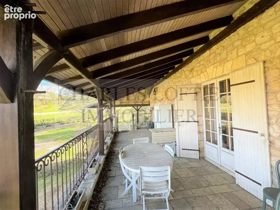 Belle demeure à remettre au goût du jour, nichée dans son parc de plus de 7200 m², avec piscine. - photo 16