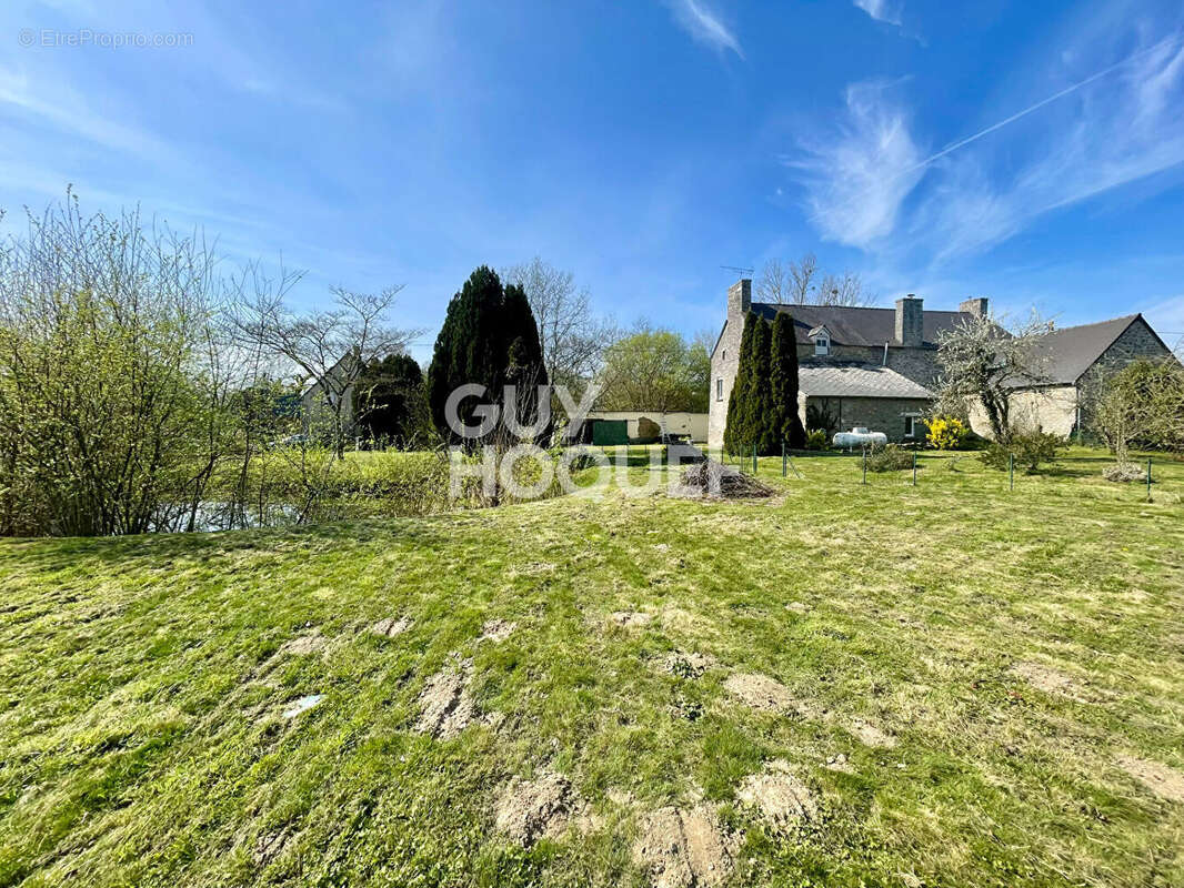 Maison à BAGUER-MORVAN