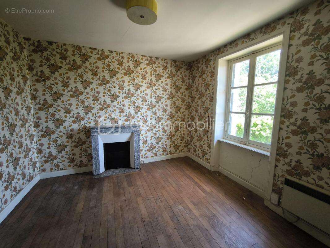 Maison à LA CROISILLE-SUR-BRIANCE