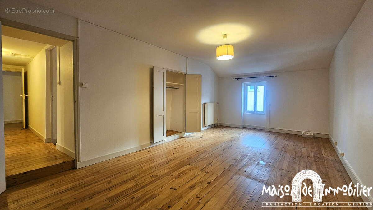 A vendre à BOUTIERS ST TROJAN - Maison de village - 3 chambres - 93m2 - Jardin, garage et dépendance - photo 4