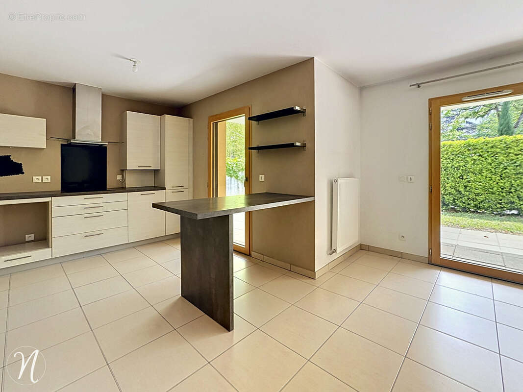 Appartement à SAINT-GENIS-LAVAL