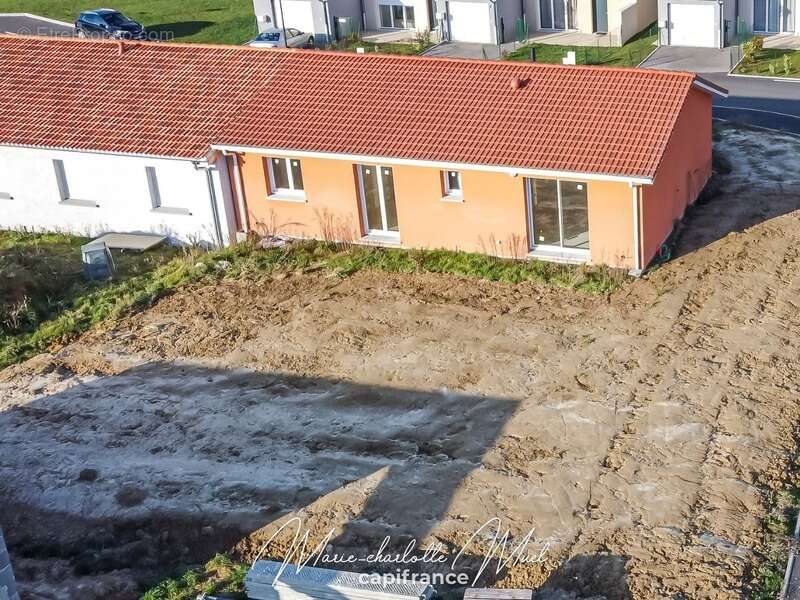 Maison à BAGE-LA-VILLE