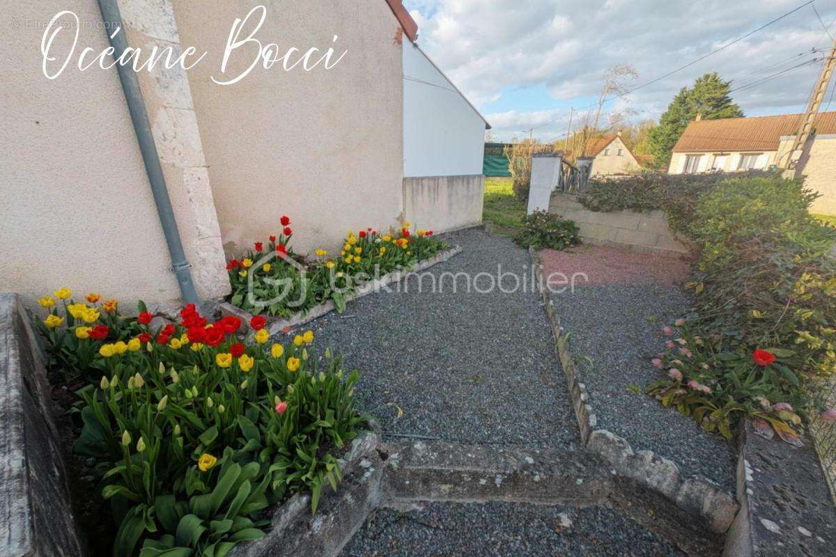 Maison à MEHUN-SUR-YEVRE