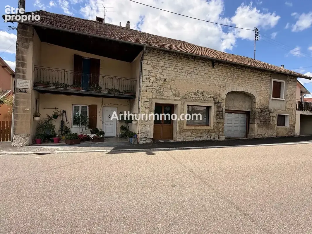 Maison de village avec jardin et dépendances de plus de 150 m² fort potentiel d'aménagement - photo 2