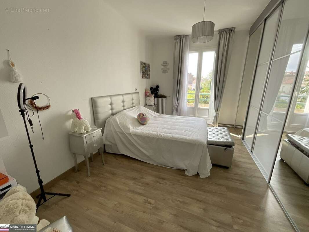 Séduisante maison de caractère T7 offrant 246 m² en 4 face sur 1 564 m² de terrain avec garage de 97 m², ascenseur, piscine - photo 27