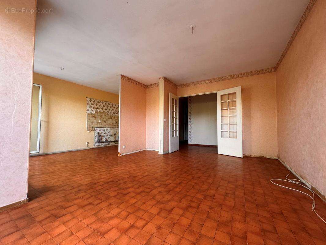 Appartement t3 avec terrasse - photo 4