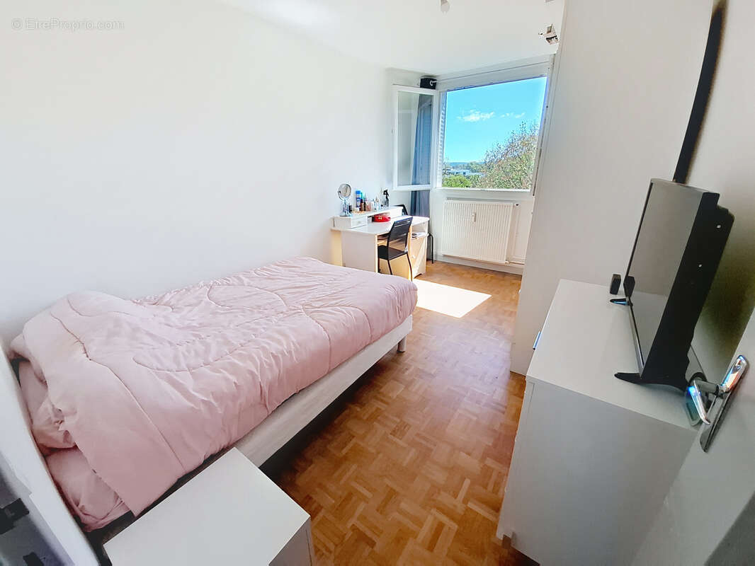 Appartement à PIERRE-BENITE