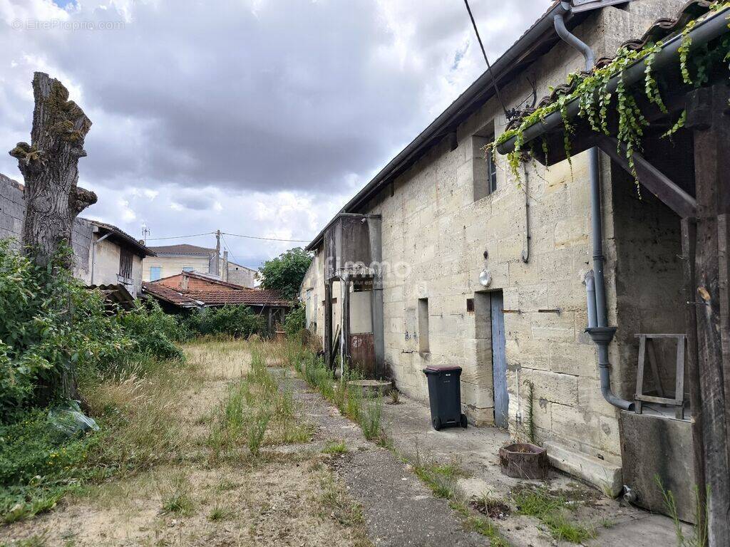 Commerce à SAINT-LOUBES