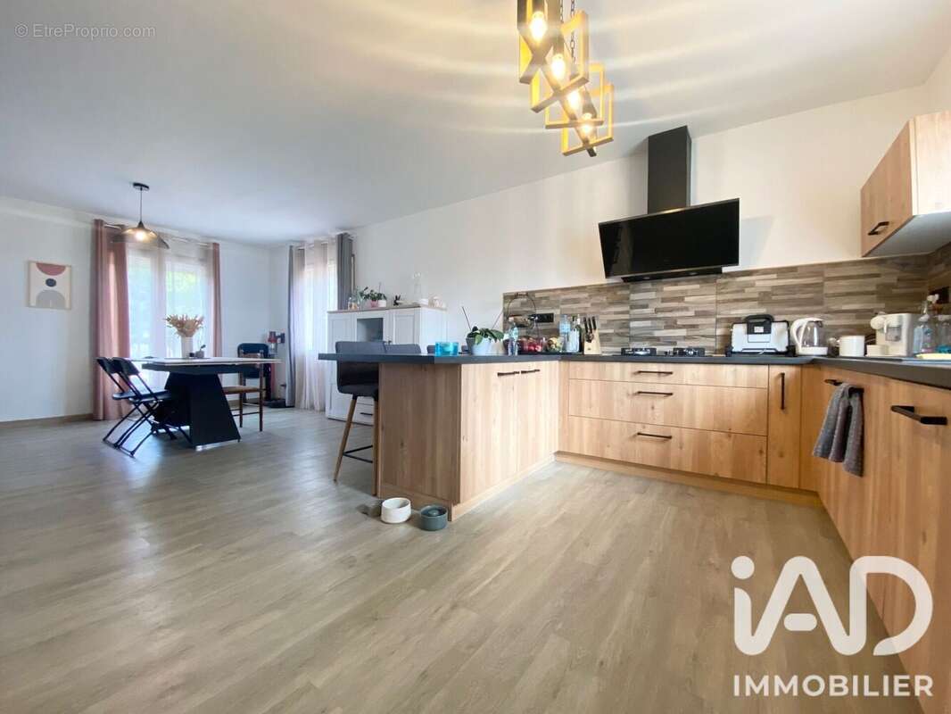 Maison 102 m² à La Loupe  - photo 4