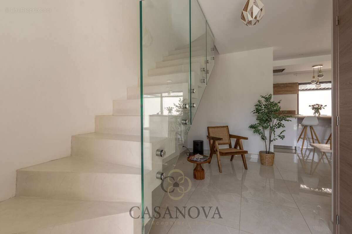 Montpellier Nord Villa contemporaine à Castelnau-le-Lez, 4 chambres, piscine, garage et bureau, proche tram - photo 13