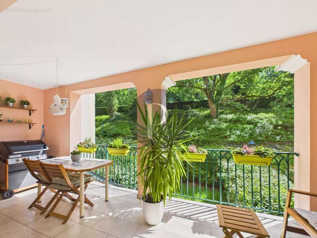 Appartement à LE PLESSIS-ROBINSON