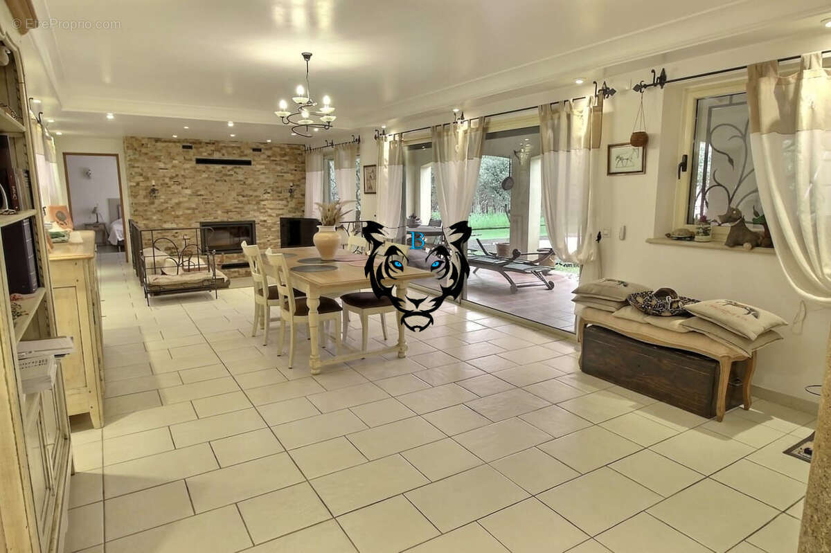 Maison à LA MOTTE