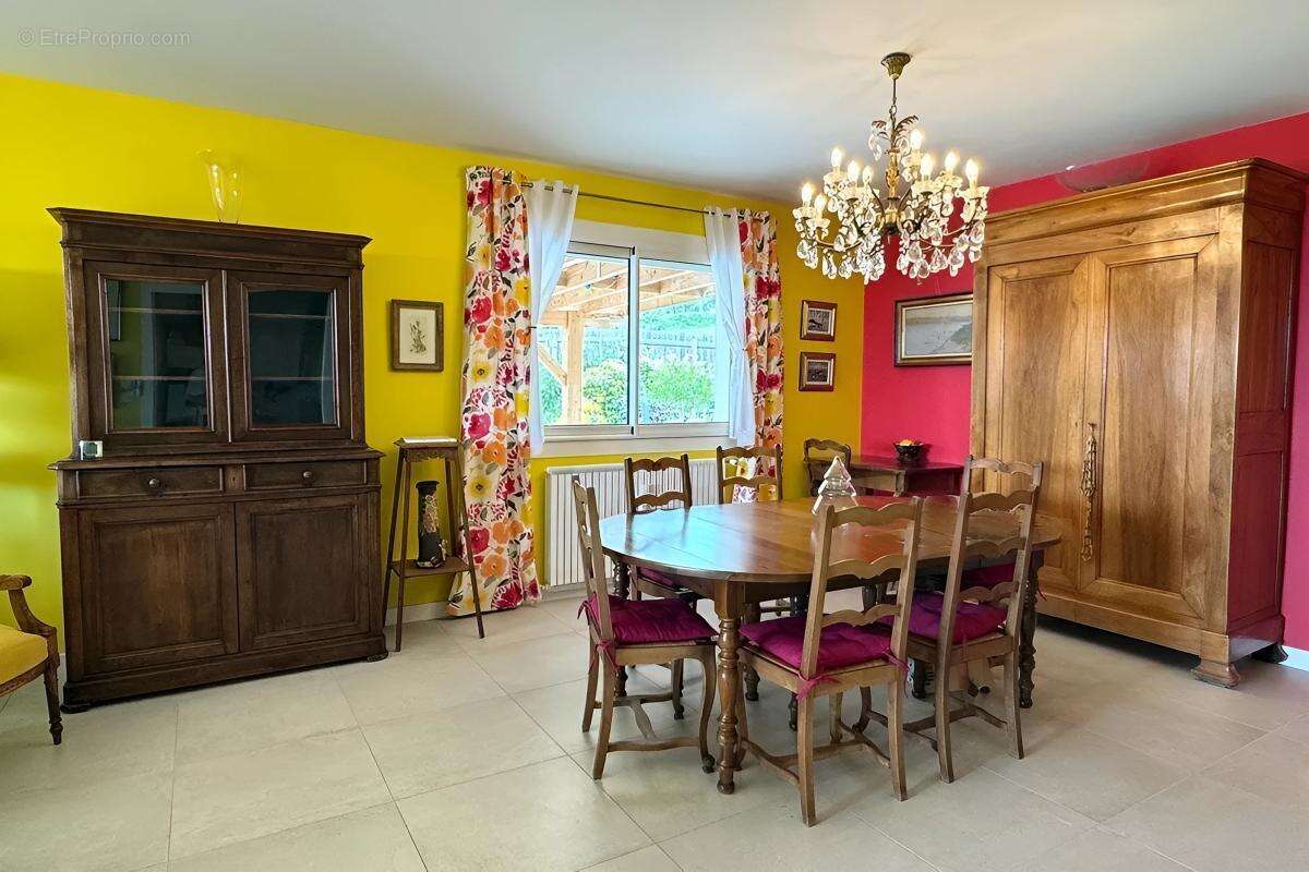 Maison à RENAISON