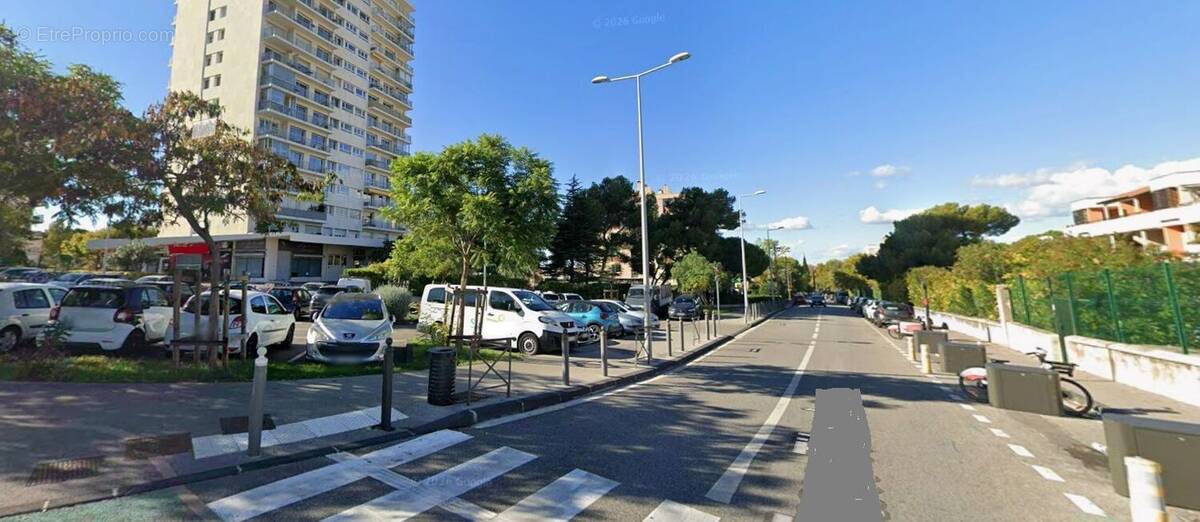 Commerce à MARSEILLE-8E