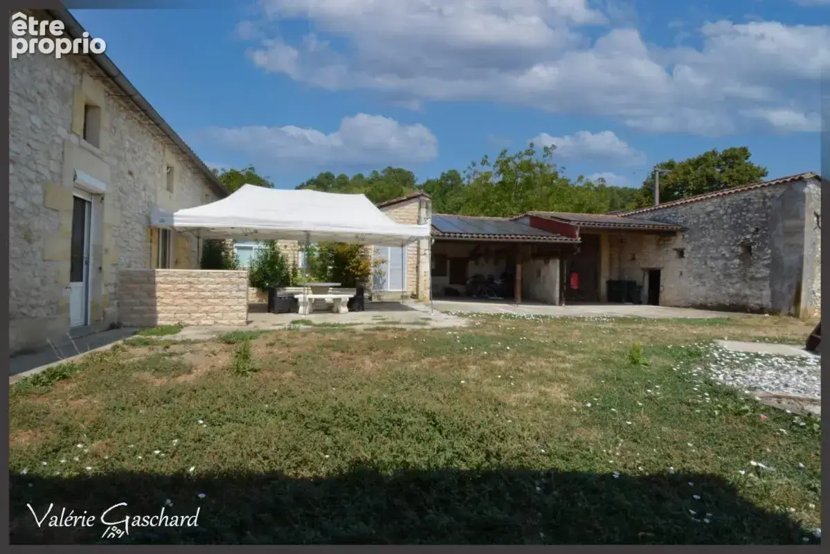 Maison en pierre de caractère (235 m²) – Dépendances, Jardin & Piscine à  SAINT ANTOINE DE BREUILH (24) - photo 19
