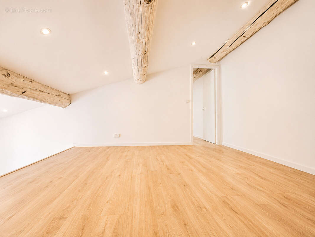 Appartement à ROQUEVAIRE