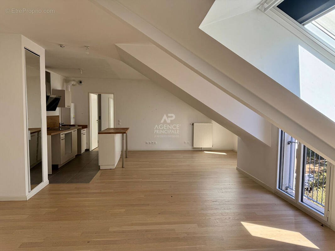 Appartement à LE MESNIL-LE-ROI